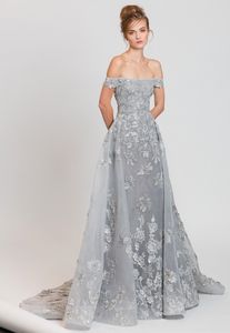 2023 Off the Shoulder Silver Evening Dresses With OverSkirt Organza med 3D Floral Appliques Pärlade sveptåg Formella promklänningar