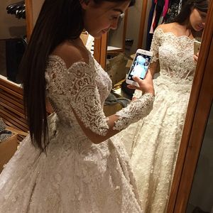 Luxury Ball Gown Saudi Arabic Wedding Dresses Sheer Off The Shoulder Long Sleeve Crystal Bridal Gowns Lace Appliqued Modest Wedding Dress