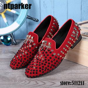 Super Star Men Shoes Rebites completos com borlas de metal Red / Black Festa e casamento Men Dress Shoes Estilo britânico Men Loafers Shoes! Grande US6-12