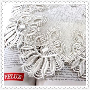 новая мода 2016 свадебное украшение белый кружевной салфетки в качестве табличного коврика с вышивкой цветок граница 28см круглые дозильки 12 рис / лот