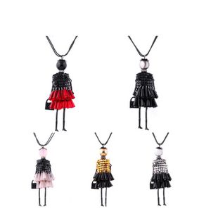 新しいセーターチェーンペンダントメスロングマルチカラーかわいい漫画の女の子人形スパンコールクリスタルネックレス卸売