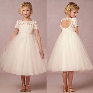 Billiga elfenbensspetsbollklänning Flower Girl Dresses For Weddings Backless Little Girls Pageant Dress Kort ärmar Tulle Första nattvards klänningar 326 326