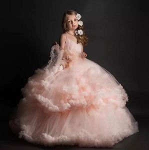 Mjukt rosa bollklänning blomma flicka klänningar halter Backless Tulle Tiered Ruffles Tjejer Pagant Klänningar med handgjord blomma Barnfestklänning