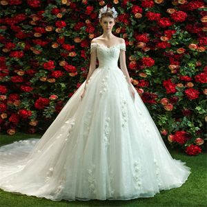 Scollo a V coreano al largo della spalla tulle e pizzo all'interno abiti da ballo fiori fatti a mano abiti da sposa vestido de noiva de renda