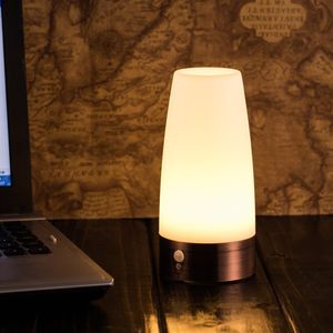 Retro Night Light Bezprzewodowa czujnik PIR i ruchu 3-trybowa Lampa LED przenośna Krok Wrażliwy na światło z baterią sypialnią łazienką