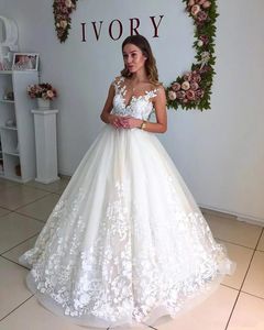 2020 Arabski Suknie ślubne V Powrót Illusion Lace Aplikacja Koraliki Rękawy Czapki Backless Court Train Vestido Plus Size Formalna suknia ślubna