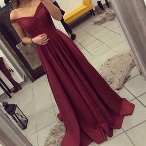 Bescheidenes, schulterfreies, ärmelloses Burgunder-A-Linien-Abschlussballkleid aus Satin, Abendpartykleid, preiswerte formelle Kleidung, auf Bestellung gefertigt