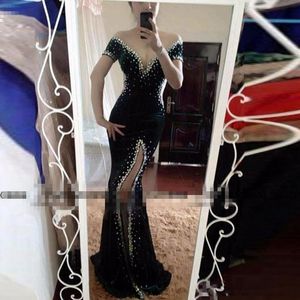 Off the Ramię Black Velvet Mermaid Prom Dresses Sexy Kryształy Dubaj Cut Side Split Formal Evening Pageant Suknie Formalne Party Vestido