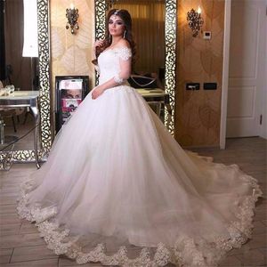 Halv ärmar Lace Appliques Brudklänningar Vestido de Noiva Ball Gown Wedding Dress Chapel Train Robe de Mariage