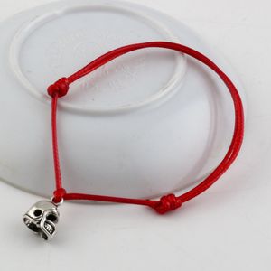 Caldo ! 100pcs nuovi braccialetti regolabili corda rossa cera colore argento antico lega 3d piccolo casco da calcio amuleti braccialetto regolabile b-27