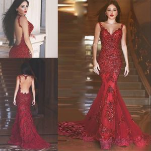 Gorgeous Dark Red Mermaid Prom Sukienka Sheer V-Neck Iluzja Bez Rękawów Powrót Suknie Wieczorowe Z Frezowanie Aplikacje Otwórz Wróć Formalne sukienki