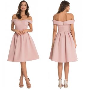 Off the Ramię Prom Dresses Blush Pink 2021 Plised Kolana Długość Satynowe Backless Koktajl Suknie wieczorowe Prosta formalna sukienka druhna Tanie