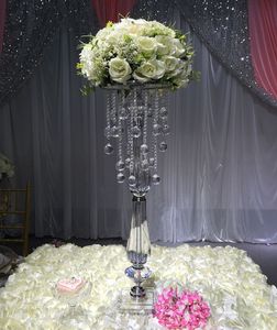 Konstgjorda blomma bröllopscentrum och blomma står för bord