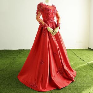 Real Picture Red Flowers Sexy Scoop Neck Satin Aftonklänning Långärmad A-Line Prom Party Dresses Evening Gowns Robe de Soiree