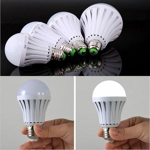 لمبات LED أضواء لمبة E27 B22 مع الذكية الإضاءة في حالات الطوارئ وظيفة 5W 7W 9W 12W التلقائي شحن والسيطرة البداية عند انقطاع الكهرباء