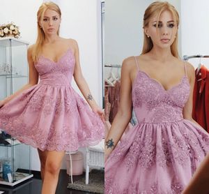 Koronki Różowe Krótkie Sukienki Homecoming V Neck Spaghetti Paski Frezowanie Plus Size Bal Sukienki Party Dresses