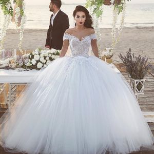 Glamouröse, flauschige Brautkleider aus Tüll, Spitzenapplikationen, schulterfreies, schnürbares Ballkleid-Brautkleid. Glamouröse Brautkleider aus Saudi-Arabien