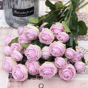 Un fiore di rosa tea di seta (3 teste / pezzo) Simulazione Ranunculus Asiaticus per centrotavola di nozze Vetrina per la casa Fiori artificiali decorativi