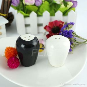 FEIS Wholesale 2pcs bride and groom ceramic salt and pepper shakers wedding favors and gifts kitchen seaon