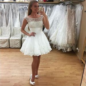 2018 vita korta homekoming klänningar juvel ärmlös prom klänningar tillbaka dragkedja tiered ruffle skräddarsydda knä längd cocktail kappor