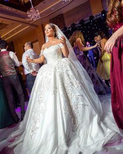 Elegant African Off Shoulder Lace Plus Size Bröllopsklänningar Tåg Saudiarabien Dubai Vestido de Noiva Bridal Gown Boll för Bride Custom