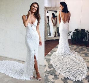 Sexig Slit Bröllopsklänningar för Strand Bride V Neck Open Back Lace Bodice Cheap Court Train Designer Bridal Gown Bröllopsklänningar 2018