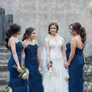 Spaghetti Dark Navy Straps Mermaid Bridesmaid Dresses Lace Applique Satin Wedding Party Maid of Honor Dress Billiga formella klänningar