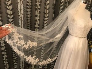 Fingertip Length Wedding Veils Bridal with Free Comb Formal Lace Appliques Cheap White Ivory New Arrival