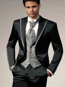 2018 Best Selling Custom Made Groomsman Black Groom Suit Uomo Abiti da sposa Smoking dello sposo per uomo Sposo Giacca + Pant + Vest + Cravatta Abiti da uomo