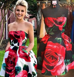 Skriv ut blommiga hemkomstklänningar 2018 Strapless Neckline Short Prom Klänning Real Pictures Special Cocktail Party Gowns med fickor