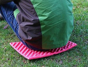 折りたたみ式の折りたたみ式屋外シートフォームEVAクッション防水チェアキャンプパッドはほこりや水からあなたのズボンを保護します