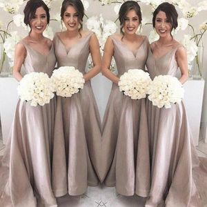 Abiti da damigella d'onore semplici ed eleganti Una linea senza maniche con scollo a V Lunghezza del pavimento Sweep Train Garden Wedding Guest Party Gowns 2018 Under 90