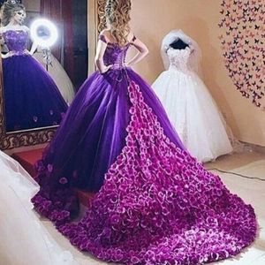 3D-Hochzeitskleid mit Blumenapplikation, schulterfrei, Spitzenapplikationen, Ballkleid, Tüll, Sweep-Zug, Brautkleid, farbenfrohes Brautkleid aus saudischem Tüll