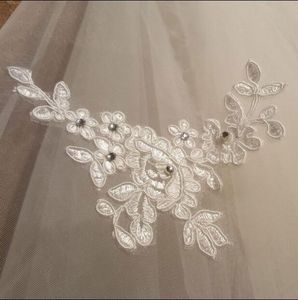 Nytt modevitt elfenben Korta två lager 60-80 cm med Comb Bridal Veils Wedding Accessories Pärled Edge Crystal Lyk2251K