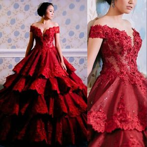 Splendidi abiti da sposa colorati a strati con spalle scoperte Perline Abito da sposa con applicazioni di pizzo floreale 3D Incredibile abito da sposa romantico senza tempo