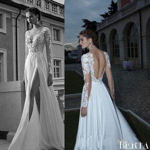 Boho 2018 Długie rękawy Berta Sukienki ślubne Sexy V-Neck Sheer Koronki Appliqued Backlesless A-Line Side Slits Biały Szyfon Plaża Suknie Ślubne