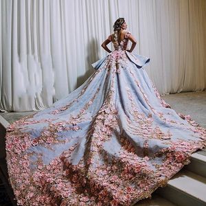 Fantastyczny 3d Kwiatowe Suknie Ślubne Aplikacje V-Neck Krótki Rękaw Koronki Suknia Balowa Suknia Bridal Gorgeous 2 metry Train Saudi Sukienka ślubna