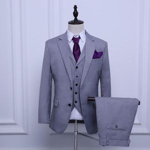 Nieuw Ontwerp Lichtgrijs Groom Tuxedos Goedkope Custom Made GroomsMen Pak Beste Man Zakelijke Pak Bruiloft Pakken voor Mannen Jas Pants Vest