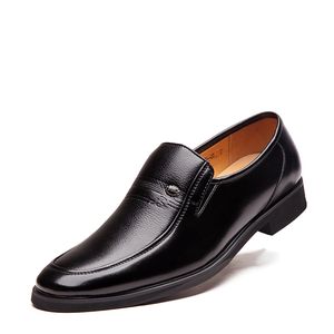 Homens de design deslizamento em sapatas de vestido italiano marca mens sapatos formais mens sapatos casuais sapato masculino social chaussure homme erkek ayakkabi