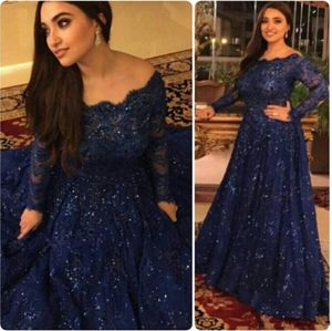 2018 Sparkly Aftonklänningar Bling Scoop Neck Långärmad Beaded Full Lace Sweep Train Arabiska Navy Blue Plus Size Party Formell Prom Crows