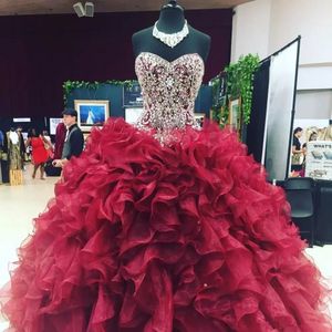 2018 New Cristal Frisado Namorada Corpete Corpete Vestidos de Baile Quinceanera Vestidos Borgonha Prom Vestidos QQ06