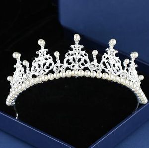 2018熱い販売の結婚式のクラウンパールラインストーンブライダルヘアアクセサリー魅力的なクラウンティアラザパトスデラスノビアスブランサコロナスデラバダ