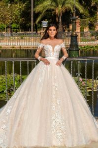 Designa nya Crystal Sheer Neck pärlstav prinsessa Long Illusion Tulle Applique Ruffles Ball Gown Wedding Dresses Brudklänningar s