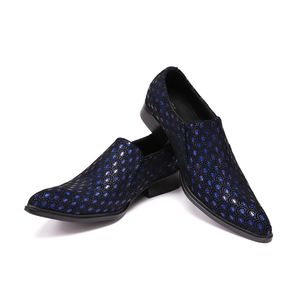 Metal Sivri Burun Erkekler Elbise Ayakkabı Tavuskuşu Baskı Erkekler Parti Ziyafet Resmi Ayakkabı Iş Mavi Oxfords Erkek Düz