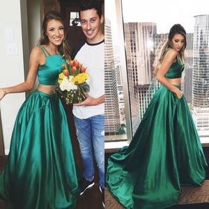 2018 Model 2 Piece Evening Dresses Double Spaghetti Straps Crop Top Emerald Green Satin Two Piece Prom Dress with Pockets