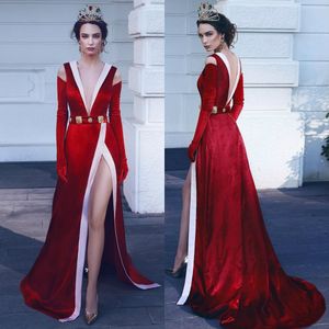 Helt ny 2018 Evening Dresses Högkvalitativ Sexig Deep V Neck Backless Gold Knappar Sida Split Velvet Prom Klänning med långa anpassade handskar