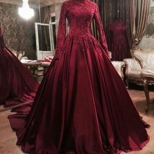 Elegant Burgundy Långärmad Plus Storlek Prom Klänningar Lace Satin 2018 Dubai Saudiarabiska Prom Party Wear Ball Gown Prom Klänningar Muslim