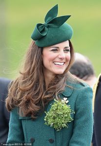 2018 Yeni Kraliyet Prenses Bowler Yün Bere Fedora Şapka Saf Avustralya Yün Kap Bayanlar Moda Kadın Sonbahar Kış Yemeği Kilisesi Fedora Şapka