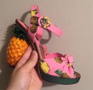 Plataforma de moda mais recente da moda impressa Strange Open Toe Rosa Sandálias de abacaxi alto sapatos de salto alto