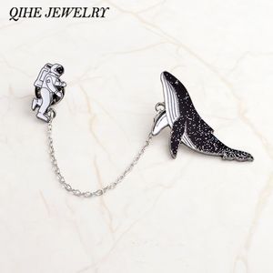Qihe Jewelry Hot Fashion Astronauta i Wieloryby Kreskówki Broszki Pins Lapel Pins Badges Kobiety N Hurtowy prezenty dla przyjaciół